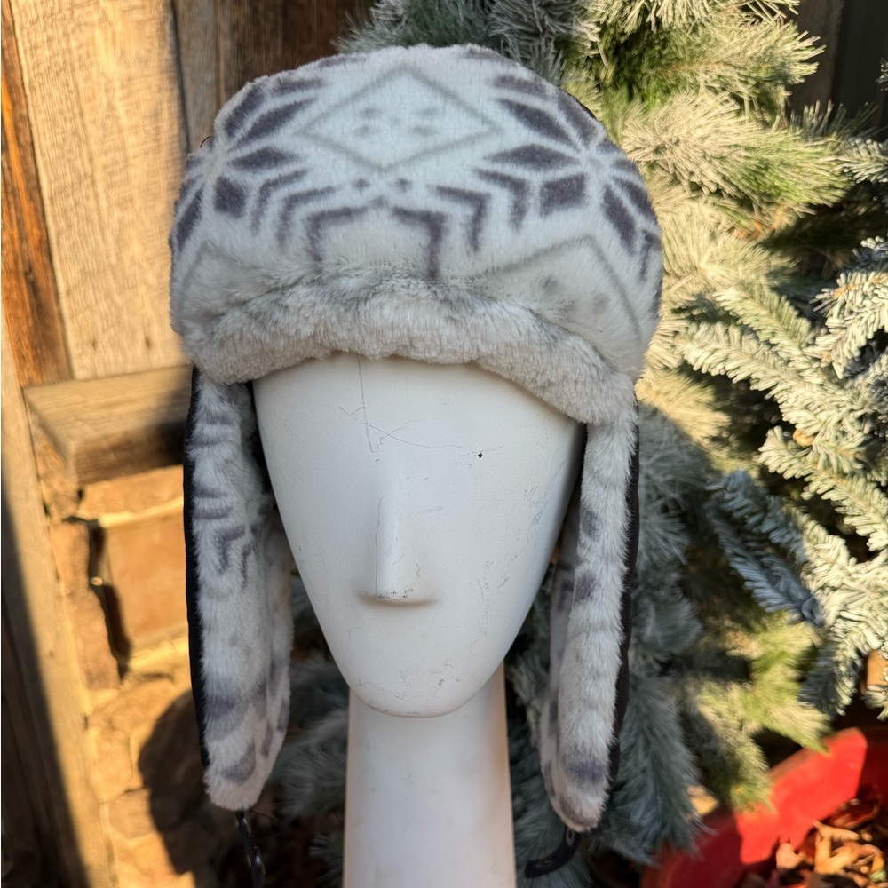 Woolrich Gray and Cream Patterned Winter Hat